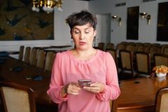 "To se nedá." Političky na kameru přečetly vulgarity, které jim přišly od anonymů